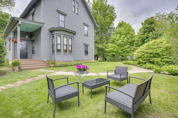 Walk to Downtown: Pet-friendly Millerton Home!