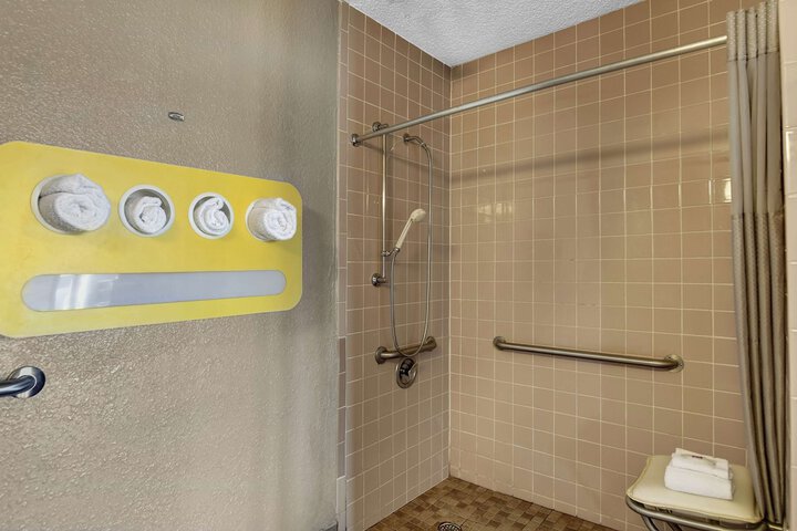 Room 23 of 37