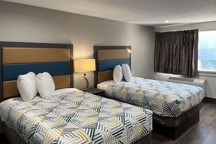 Room 5 of 16