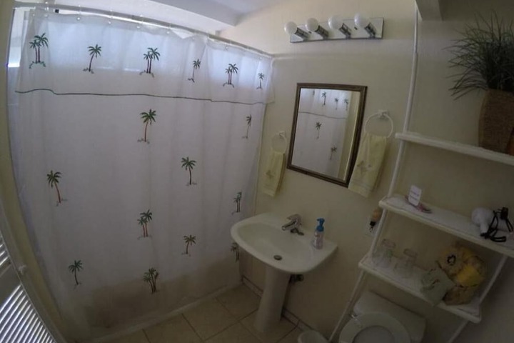 Hale-hoola B & B