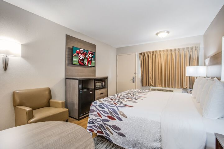 Room 17 of 33