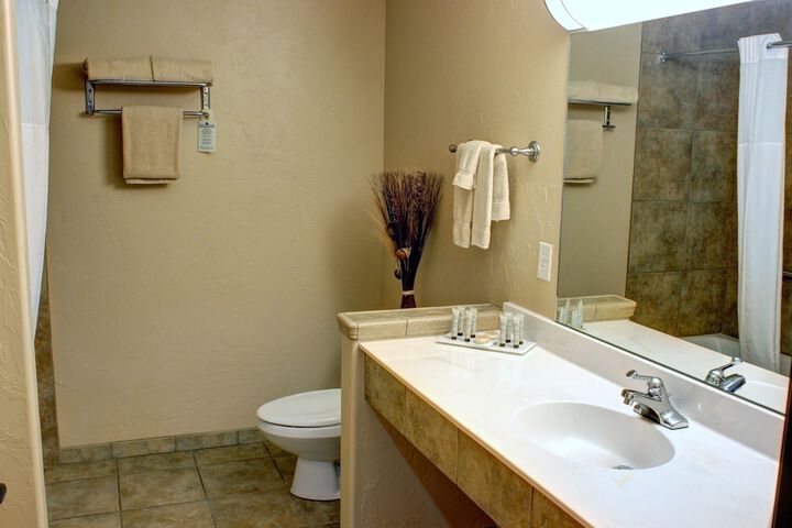 Blue Mountain Inn & Suites