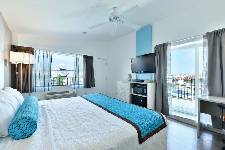 Room 18 of 43