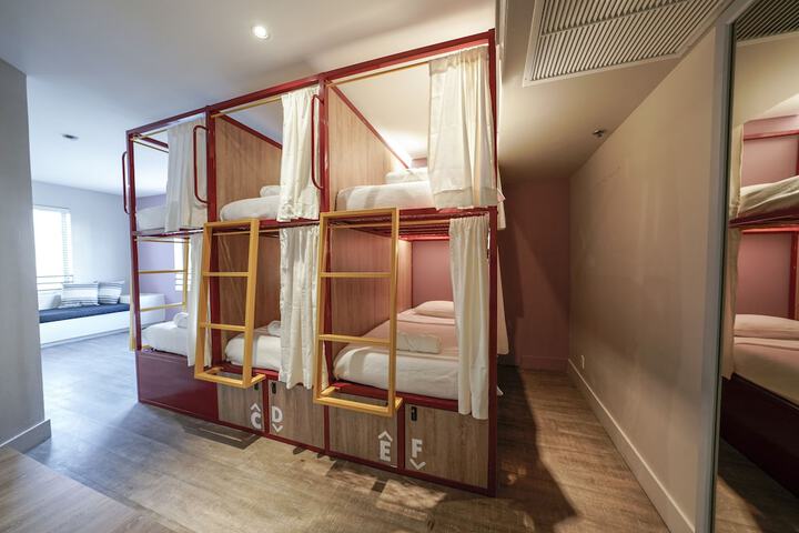 Room 72 of 117