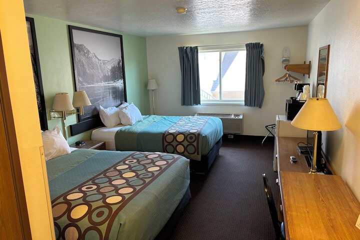 Room 32 of 38
