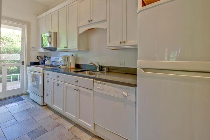 Captain Morse House - Luxury Waterfront, Town, & Beaches - 5 stars