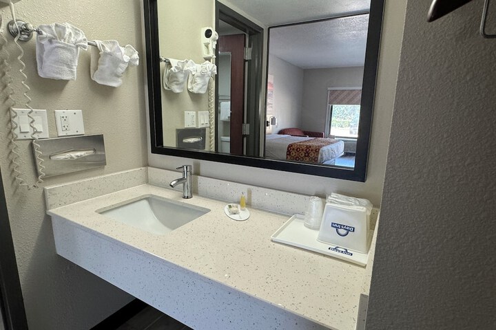 Days Inn by Wyndham Longview South