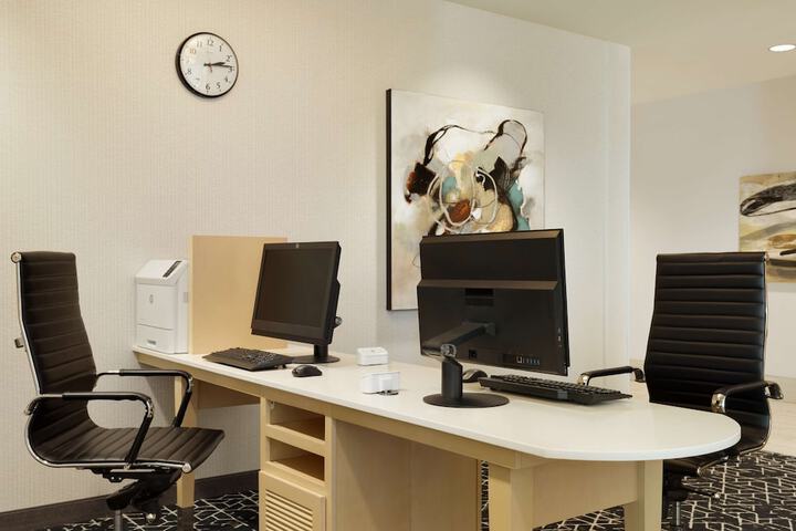 Business Center 34 of 35