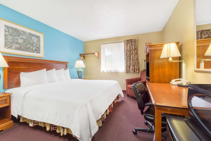 Room 9 of 25