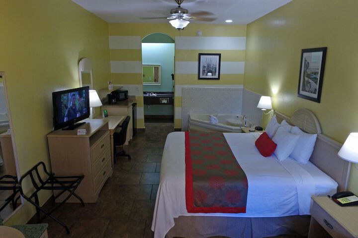 Room 43 of 59