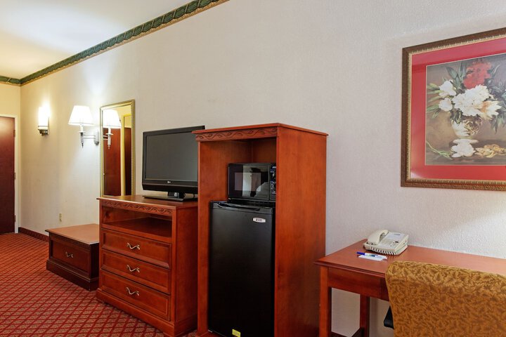 Holiday Inn Express Hotel & Suites Tupelo by IHG