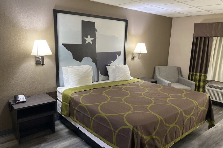 Room 12 of 36