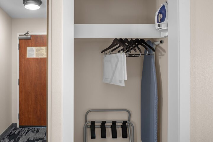 Room 17 of 37