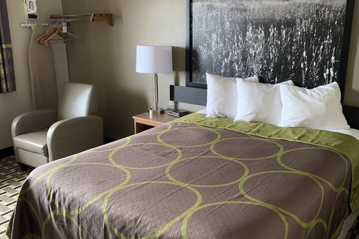 Room 27 of 60