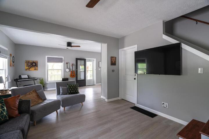 SAND HILL COTTAGE 3 Bedroom Home near PURDUE! River & Park View