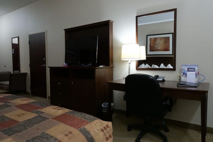 Ramada by Wyndham Weyburn