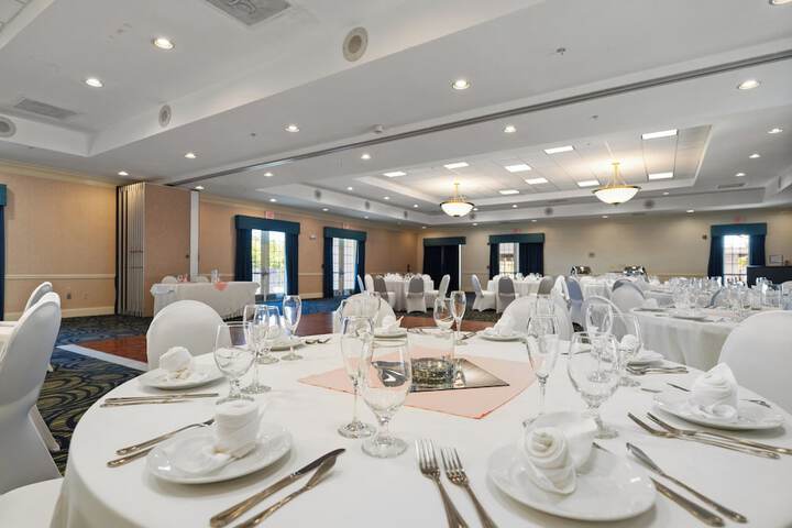 Holiday Inn & Suites Clearwater Beach S-Harbourside by IHG