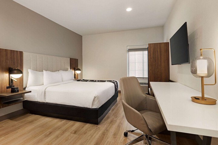 Room 34 of 63