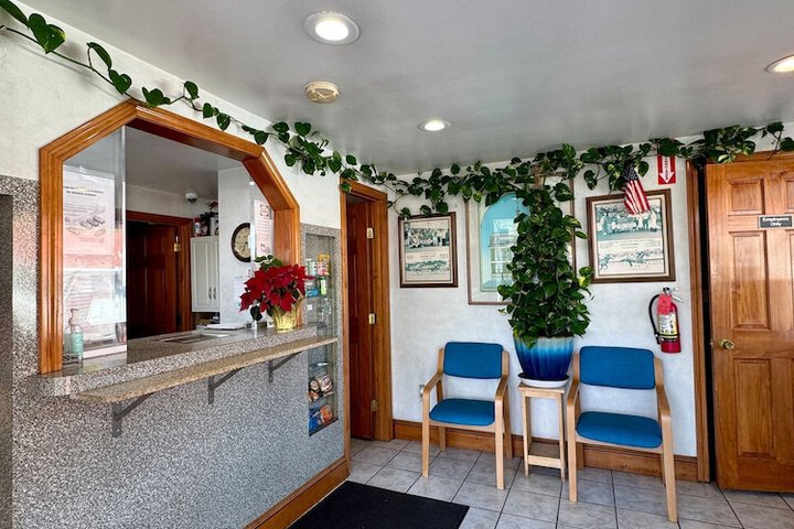 Chisholms Motor Inn