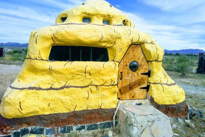 La loma del chivo Llc Stone Cottage alternative building