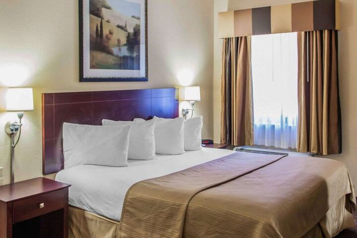 Quality Inn & Suites Peoria North