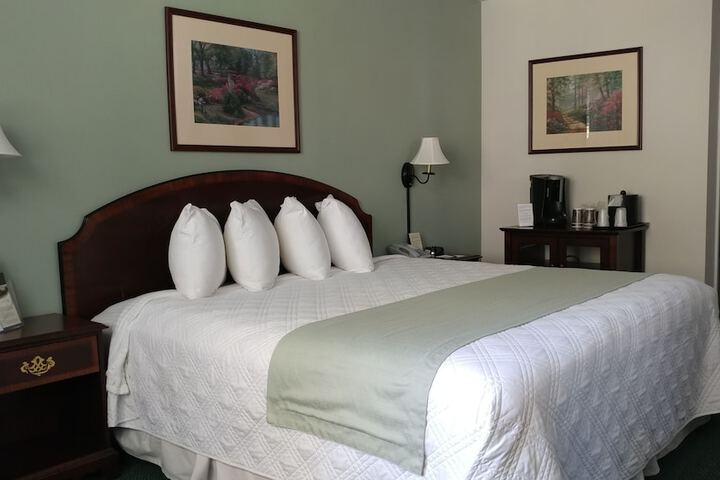Room 11 of 18