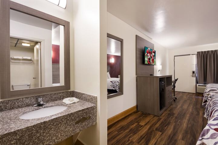 Room 32 of 34
