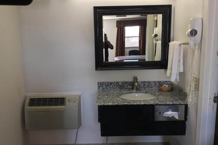 Room 7 of 32