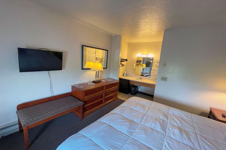 Room 16 of 104