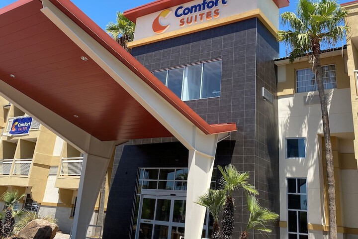 Hotel 2 of 32