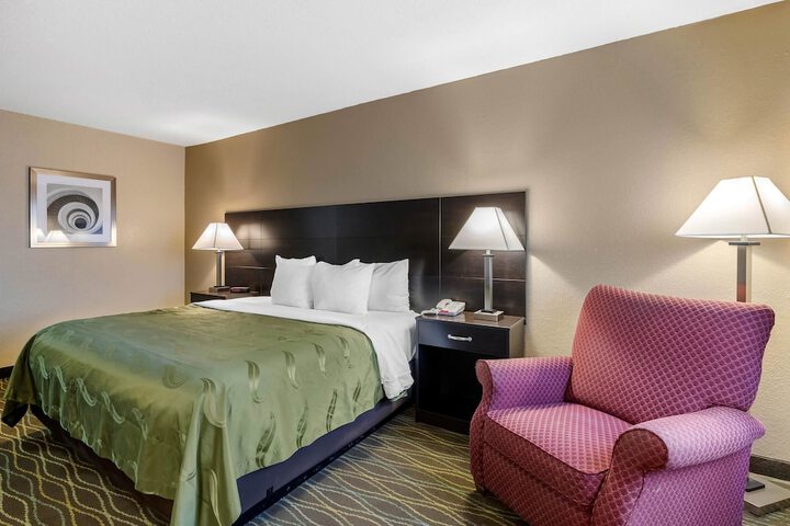 Quality Inn & Suites Des Moines - Merle Hay Road