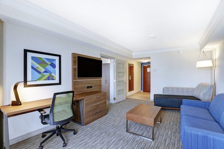 Room 17 of 40
