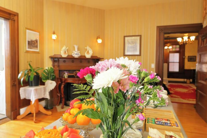 Breakfast/Coffee Service 231 of 252