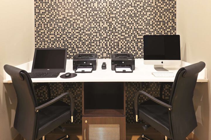 Business Center 39 of 39
