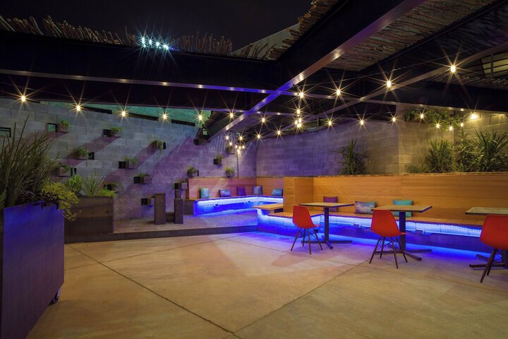 Lounge 18 of 20
