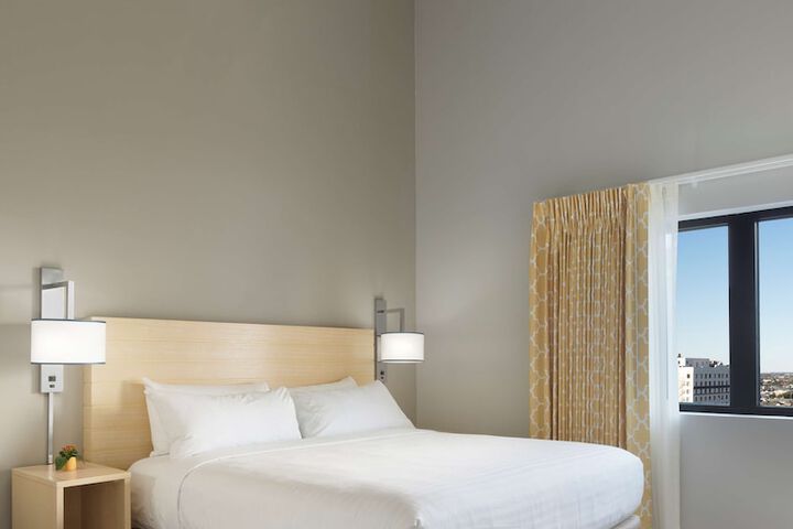 Room 9 of 32