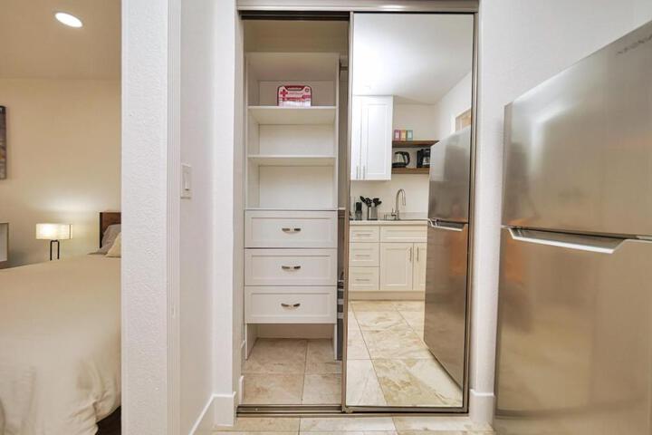 Molivu Homes Studio - PetFriendly - King Bed - W-D