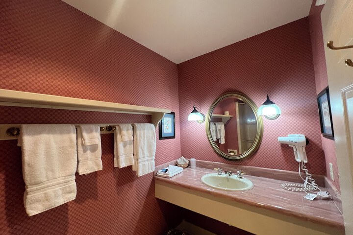 Strawtown Inn & Events