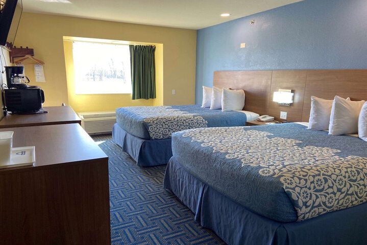 Days Inn & Suites by Wyndham Pryor