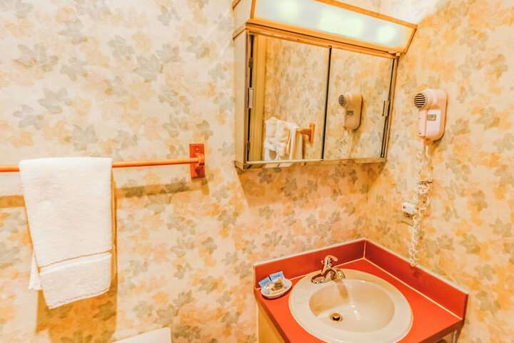 Room 21 of 36