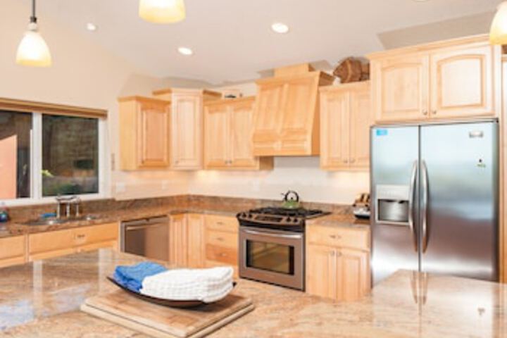 Oceanside Paradise 3 Br home by RedAwning