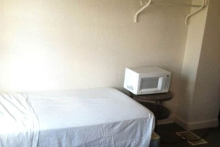 Airport Lodge