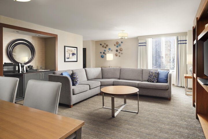 Embassy Suites by Hilton Chicago Downtown Magnificent Mile