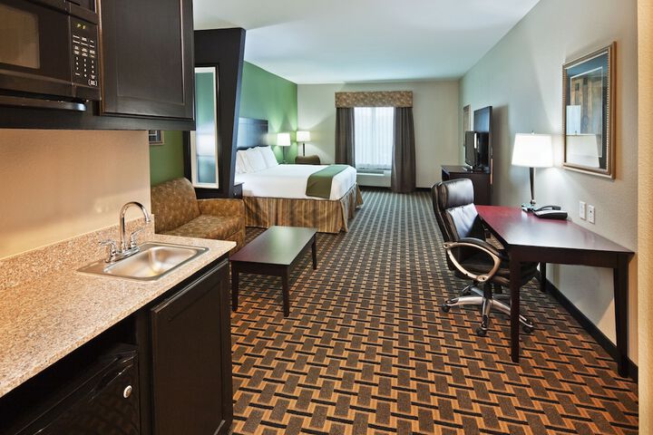 Room 17 of 28