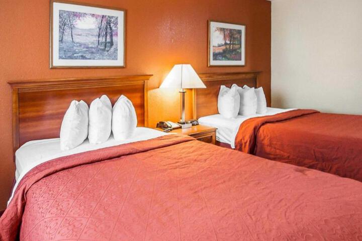 Quality Inn & Suites Kansas City I-435n Near Sports Complex