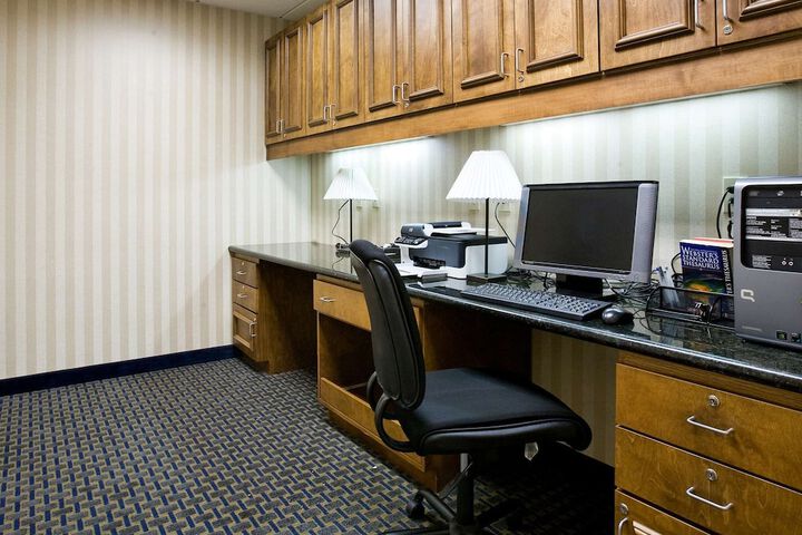 Business Center 115 of 116