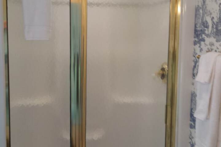 Room 15 of 37