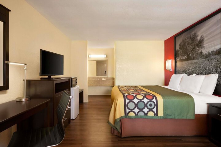 Room 23 of 28