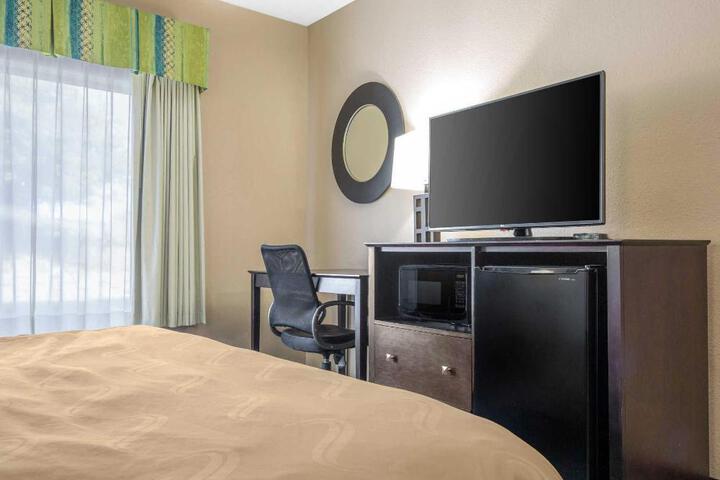 Quality Inn & Suites Arnold