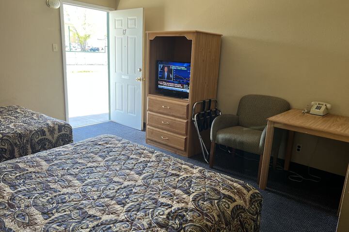 Room 10 of 27